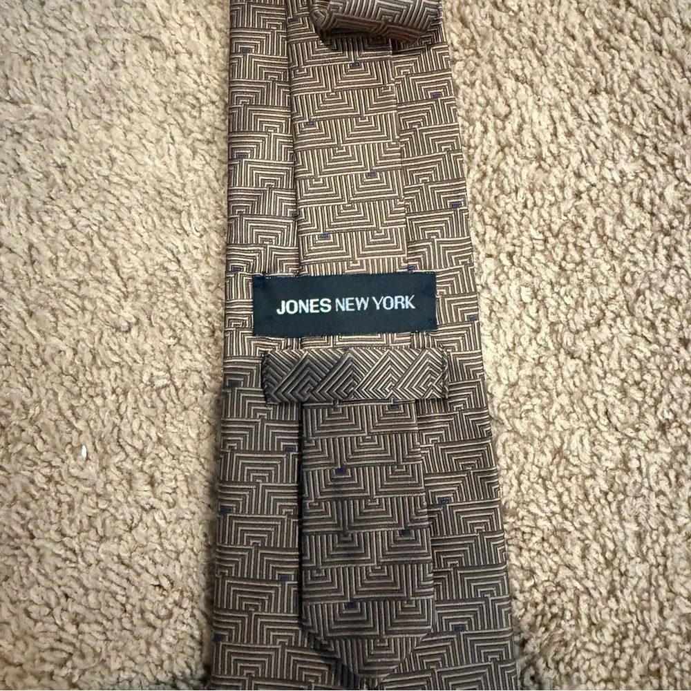 Jones New York Black and Gray Maze Pattern Tie